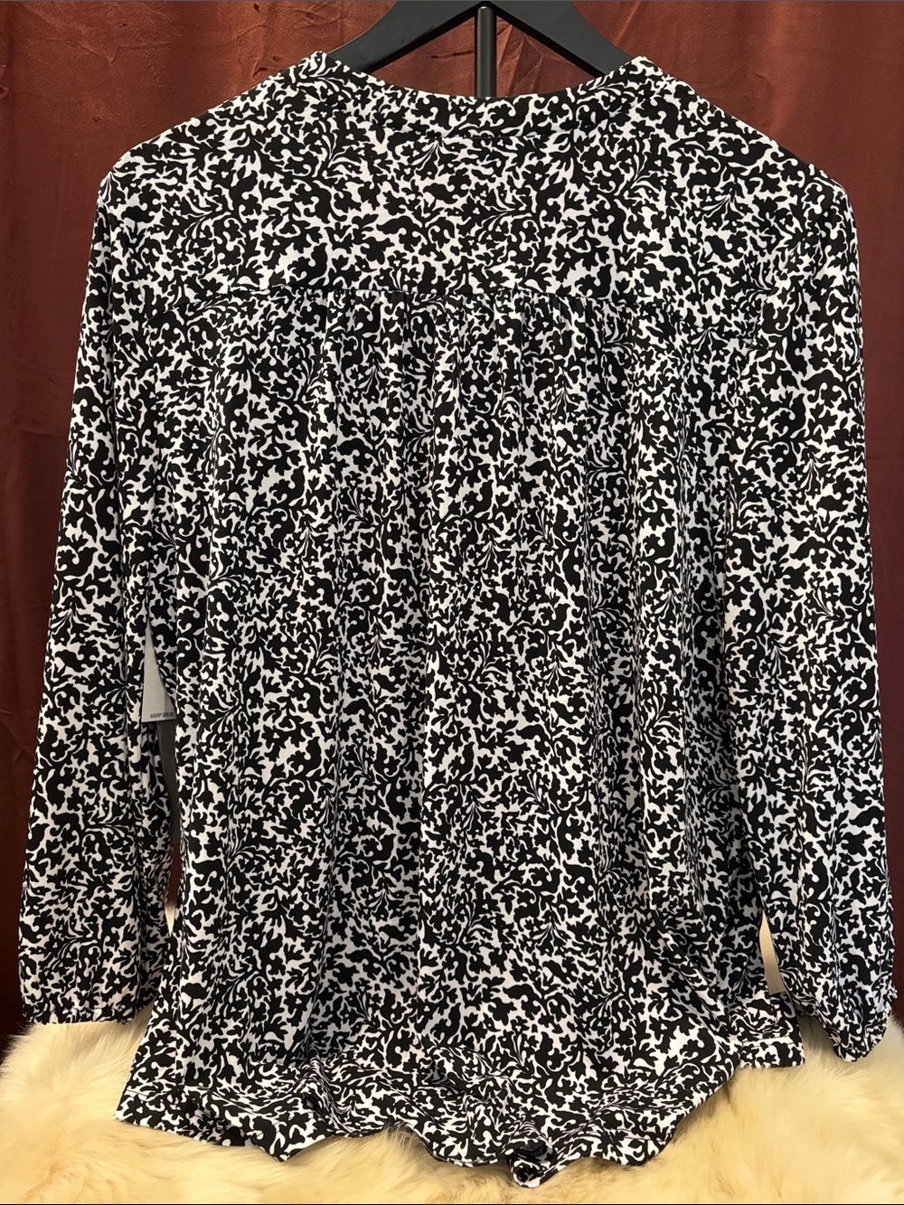 Vince Camuto Black & White Printed V-Neck Long-Sleeve Blouse Size Large NWT - Picture 4 of 8